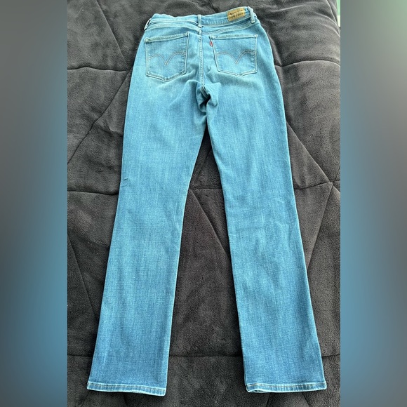 Woman’s Levi’s 512 perfectly slimming jeans - Picture 3 of 4